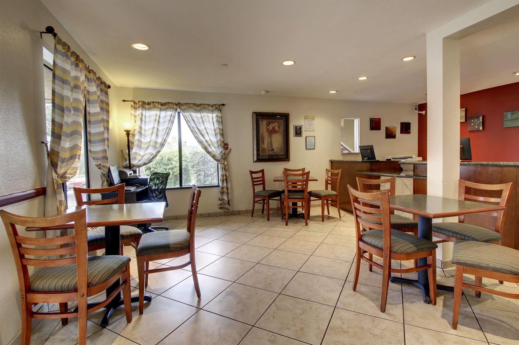Days By Wyndham Moonlight Hotel Encinitas